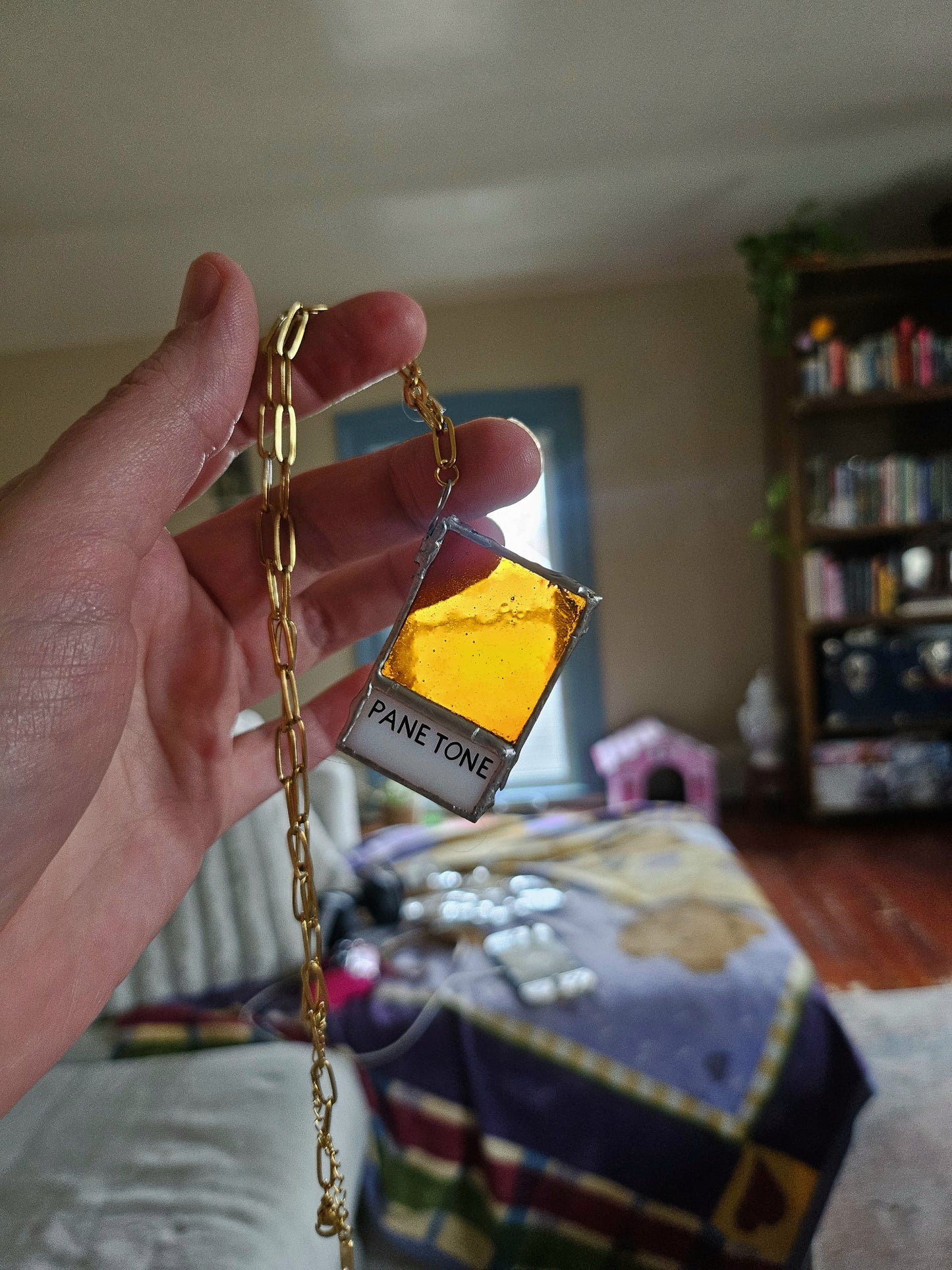 PANE TONE filter necklace in Butterscotch